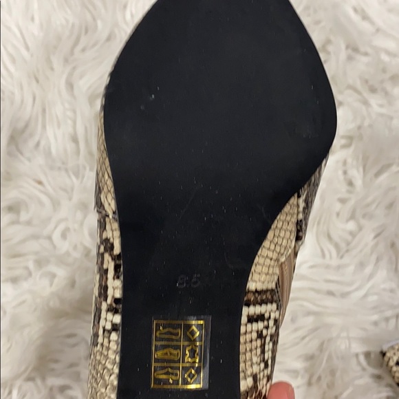 NEW • Jeffrey Campbell • Khalees Pointy Toe Bootie - Picture 5 of 5